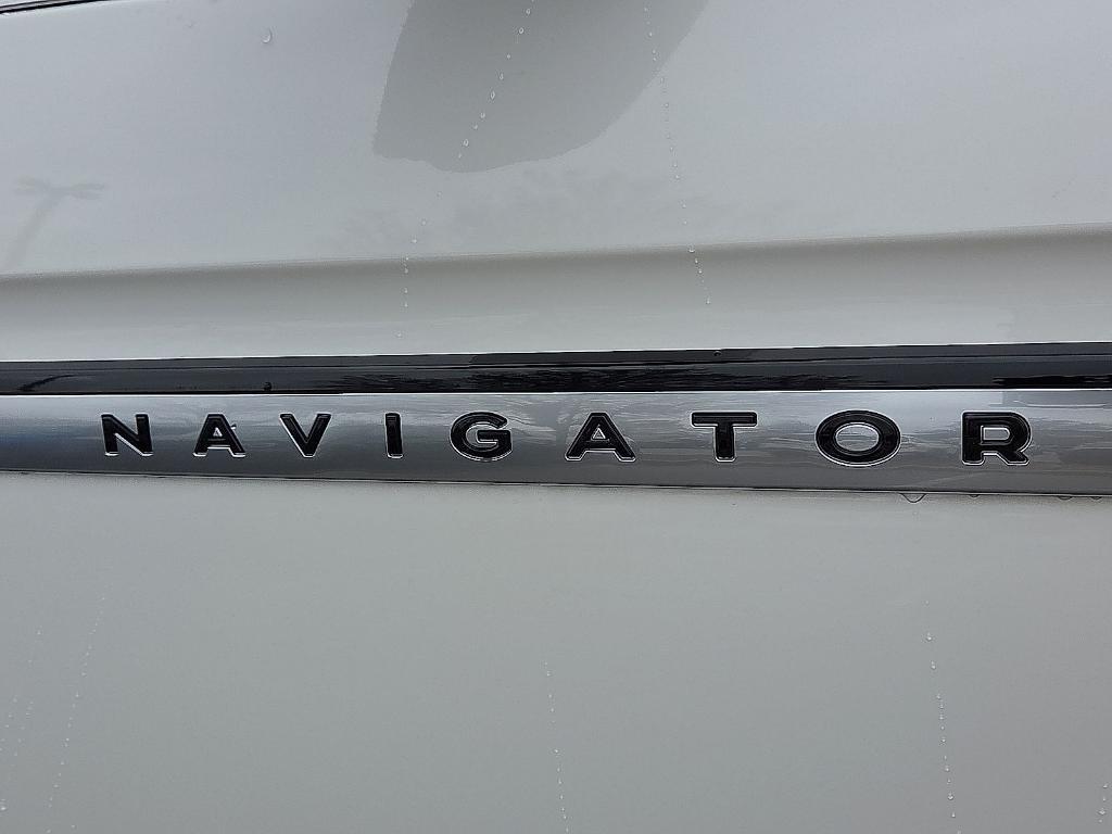 new 2025 Lincoln Navigator car, priced at $90,085