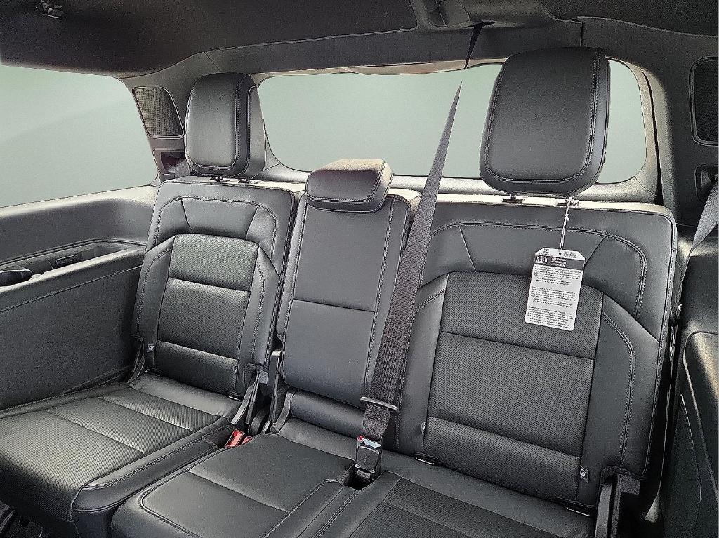 new 2025 Lincoln Navigator car, priced at $97,025