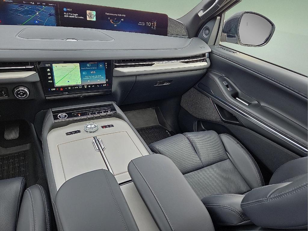 new 2025 Lincoln Navigator car, priced at $97,025