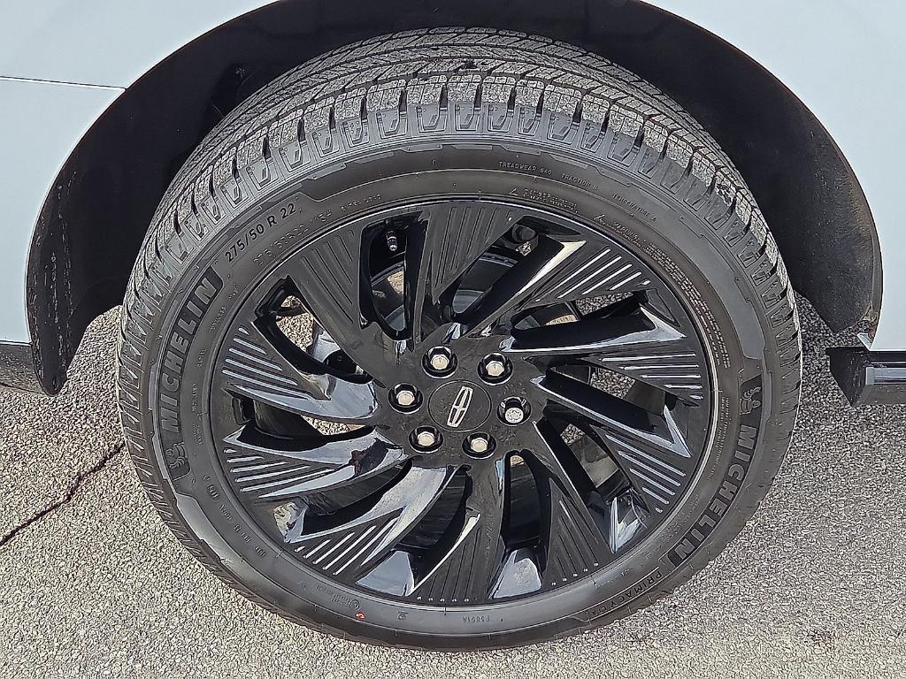 new 2025 Lincoln Navigator car, priced at $97,025