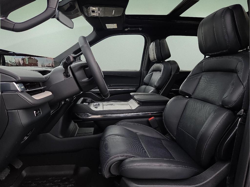 new 2025 Lincoln Navigator car, priced at $97,025