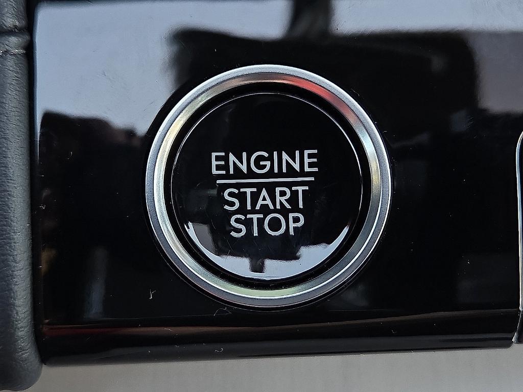 new 2025 Lincoln Navigator car, priced at $98,533