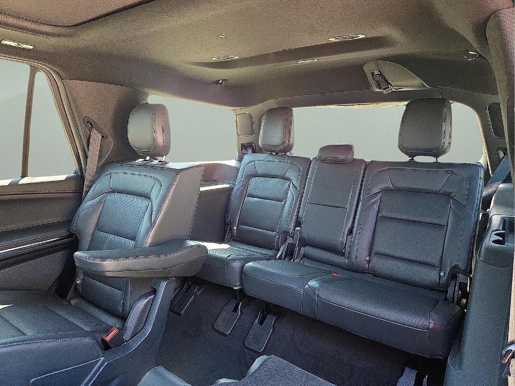 new 2025 Lincoln Navigator car, priced at $98,533