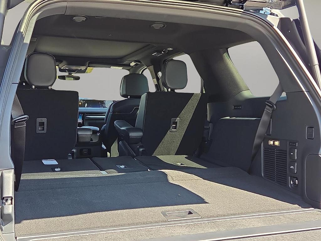 new 2025 Lincoln Navigator car, priced at $98,533