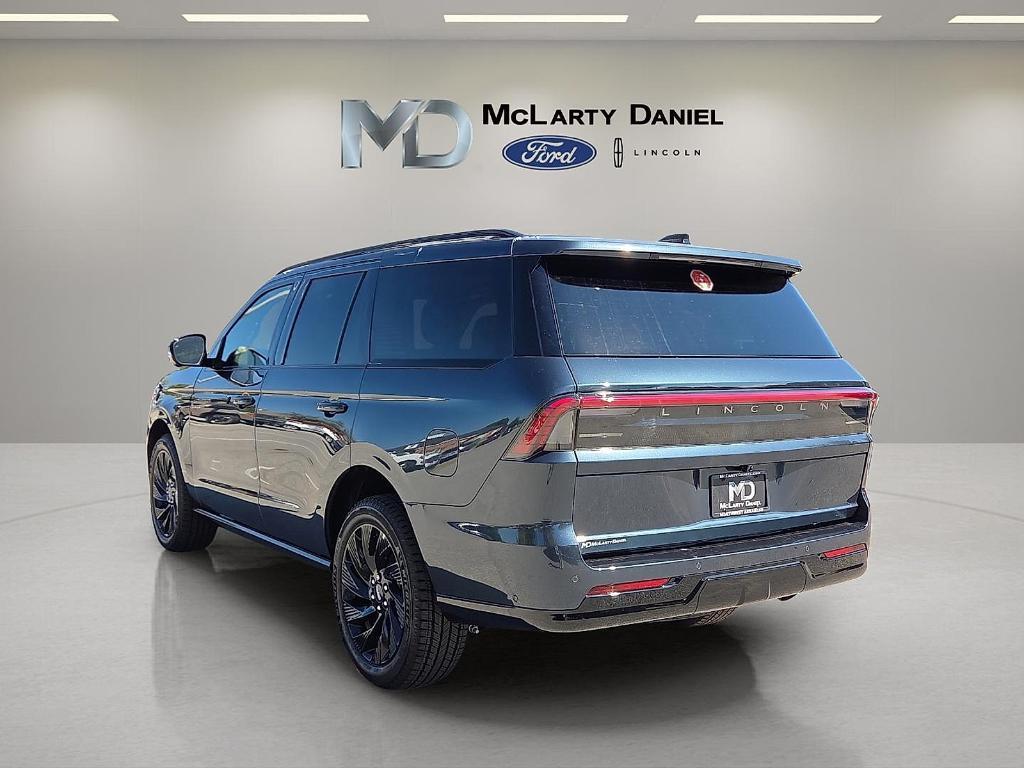 new 2025 Lincoln Navigator car, priced at $98,533