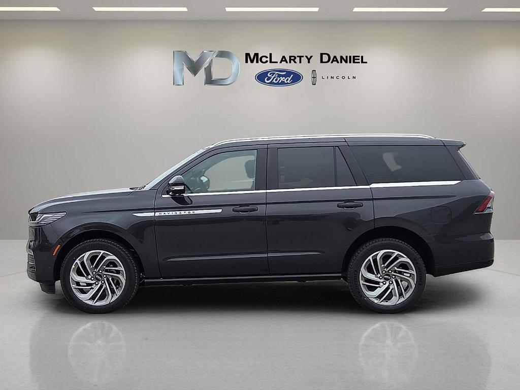 new 2025 Lincoln Navigator car, priced at $90,025