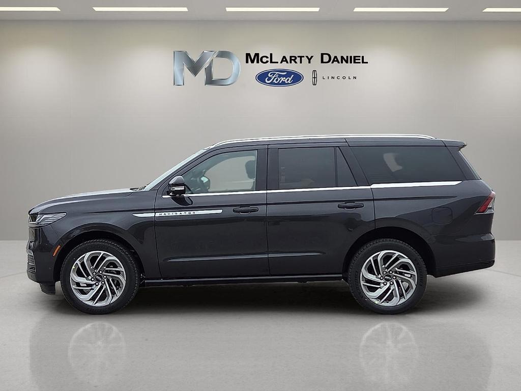 new 2025 Lincoln Navigator car, priced at $97,384
