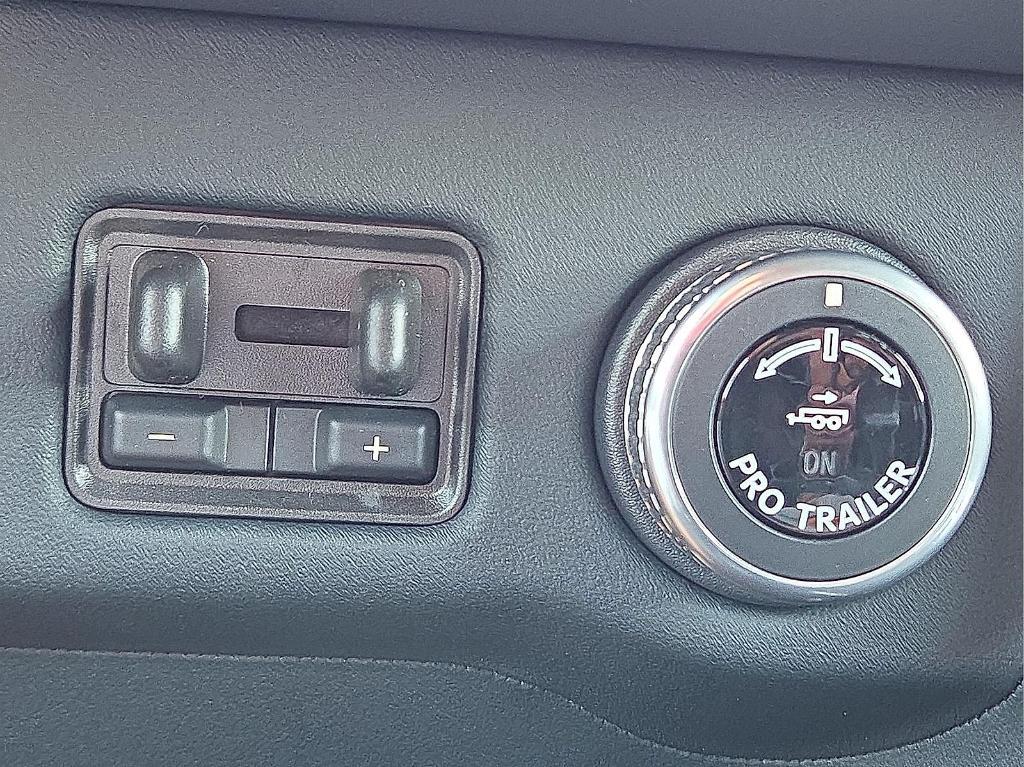 new 2025 Lincoln Navigator car, priced at $91,875