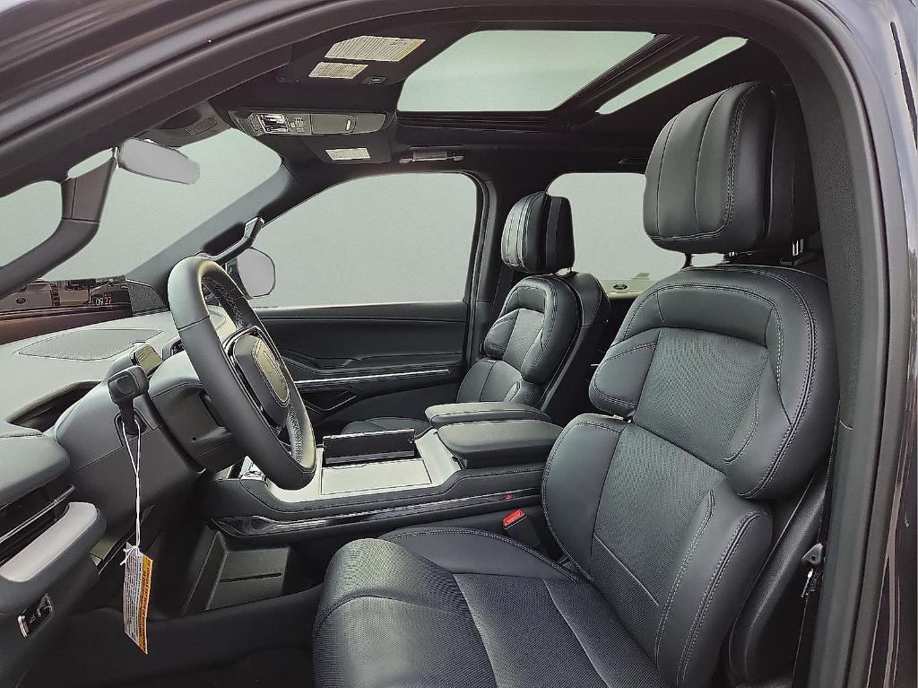 new 2025 Lincoln Navigator car, priced at $93,525