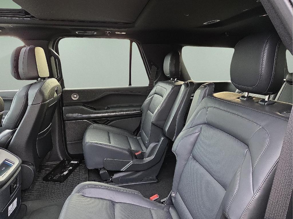 new 2025 Lincoln Navigator car, priced at $93,525