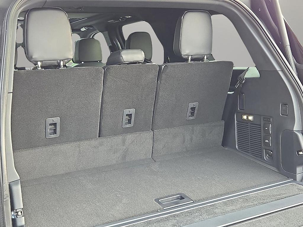 new 2025 Lincoln Navigator car, priced at $93,525