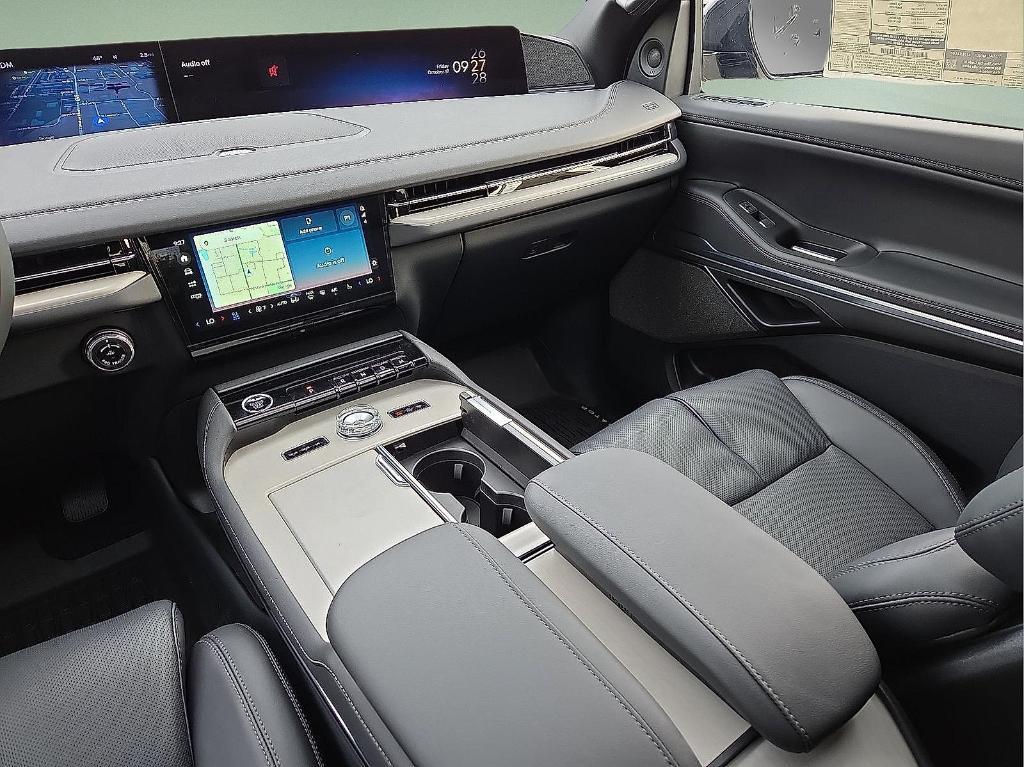 new 2025 Lincoln Navigator car, priced at $93,525