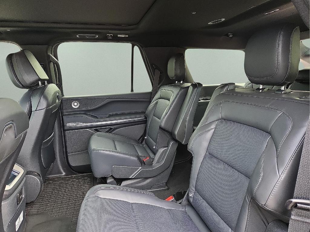 new 2025 Lincoln Navigator car, priced at $93,525