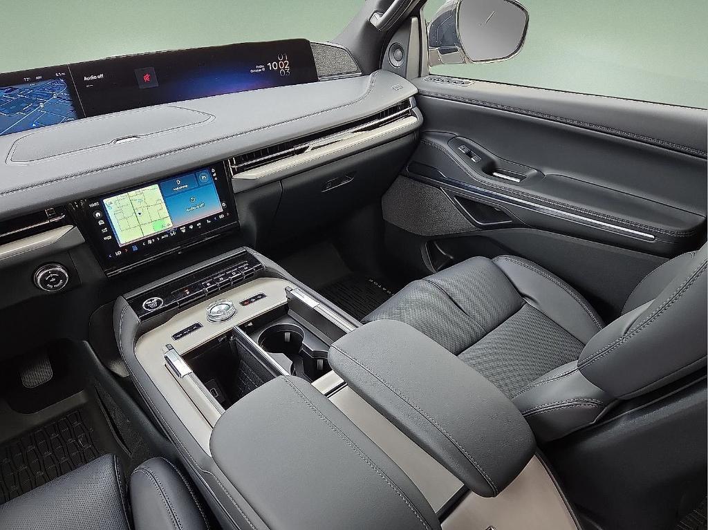 new 2025 Lincoln Navigator car, priced at $93,525