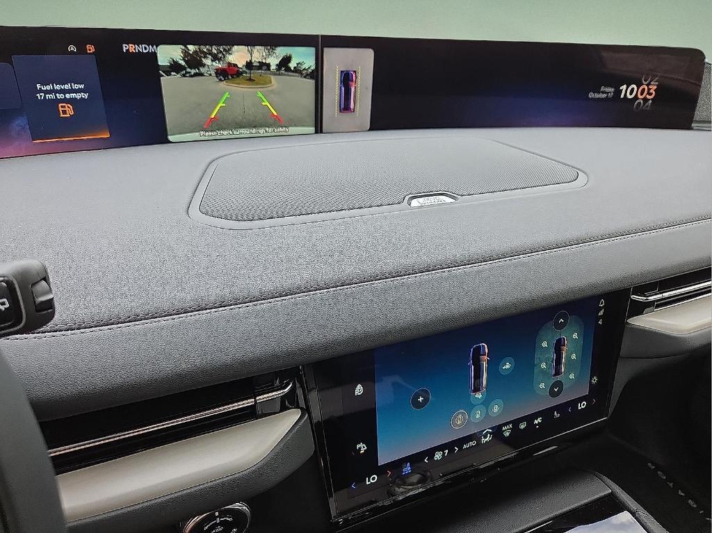 new 2025 Lincoln Navigator car, priced at $93,525