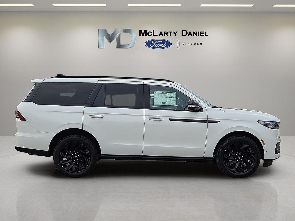 new 2025 Lincoln Navigator car, priced at $93,525