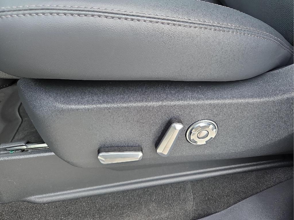 new 2025 Lincoln Navigator car, priced at $93,525