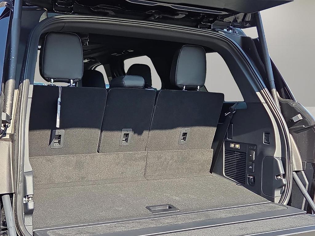 new 2025 Lincoln Navigator car, priced at $96,095