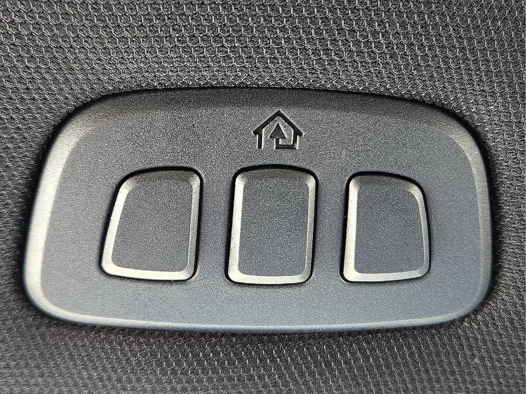 new 2025 Lincoln Navigator car, priced at $96,095