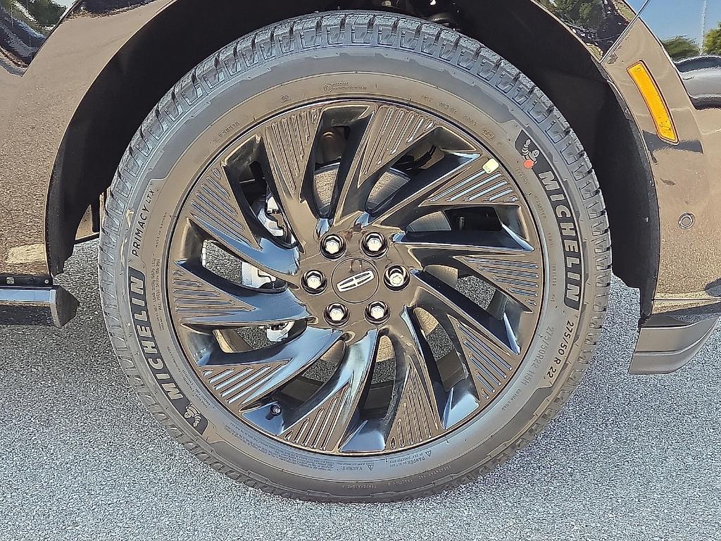 new 2025 Lincoln Navigator car, priced at $96,095