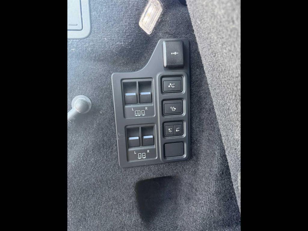 used 2024 Land Rover Discovery car, priced at $50,520