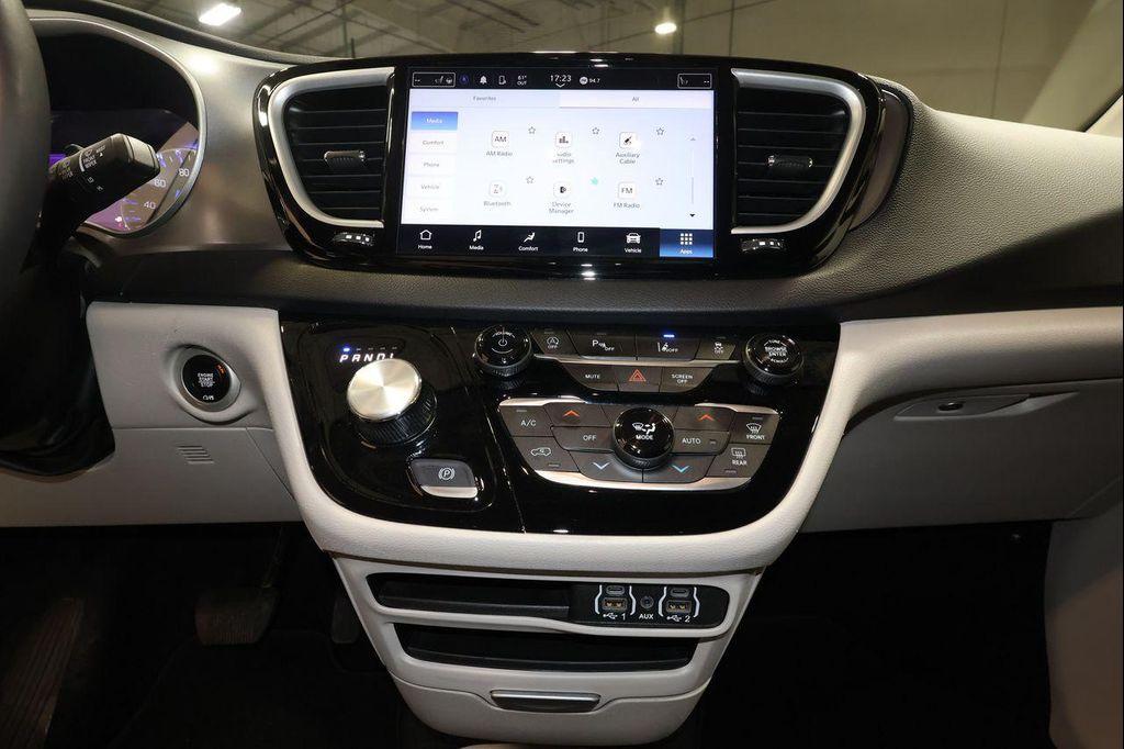 used 2024 Chrysler Pacifica car, priced at $27,773