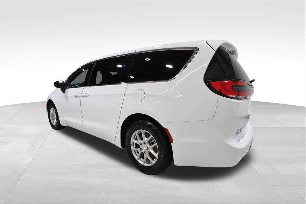 used 2025 Chrysler Pacifica car, priced at $26,899