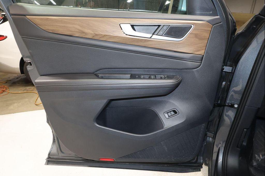 used 2025 Volkswagen Atlas car, priced at $32,498