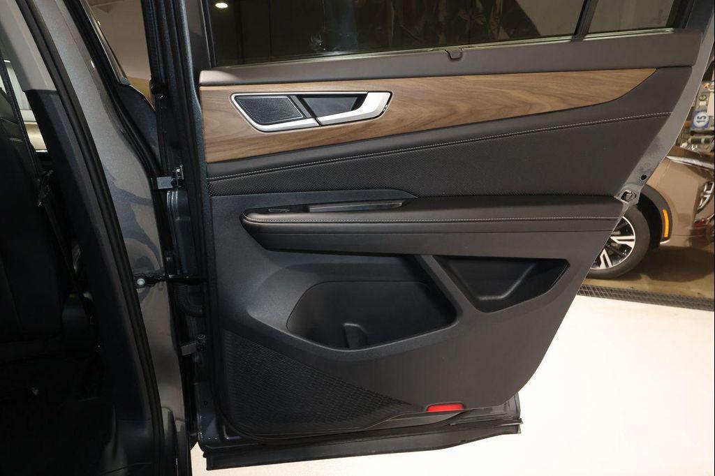 used 2025 Volkswagen Atlas car, priced at $32,498