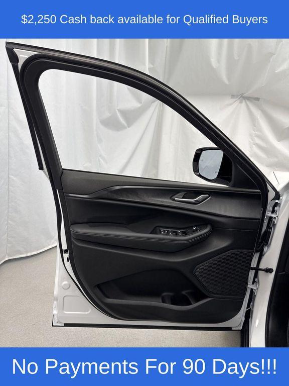 new 2025 Jeep Grand Cherokee car, priced at $40,817