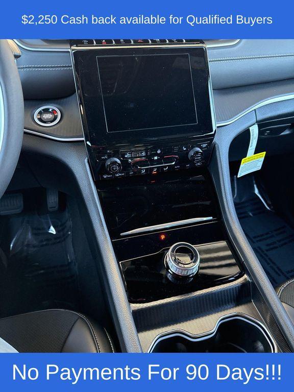 new 2025 Jeep Grand Cherokee car, priced at $40,817