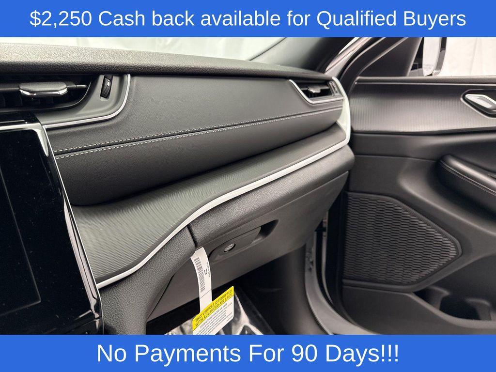 new 2025 Jeep Grand Cherokee car, priced at $40,817