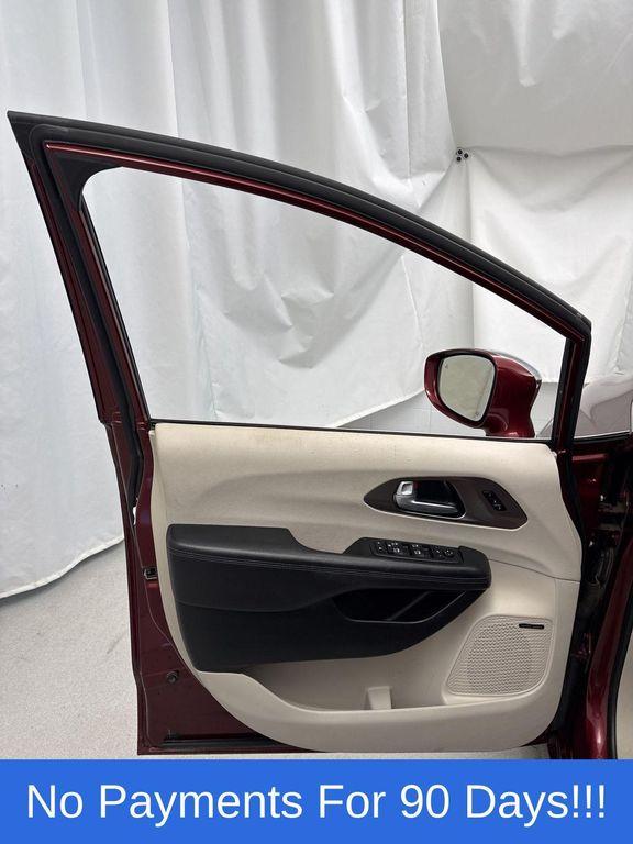 used 2018 Chrysler Pacifica car, priced at $16,498