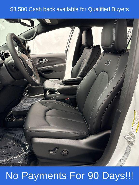 new 2026 Chrysler Pacifica car, priced at $44,685