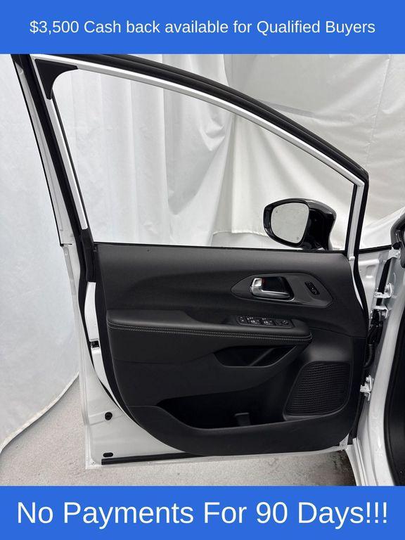 new 2026 Chrysler Pacifica car, priced at $44,685