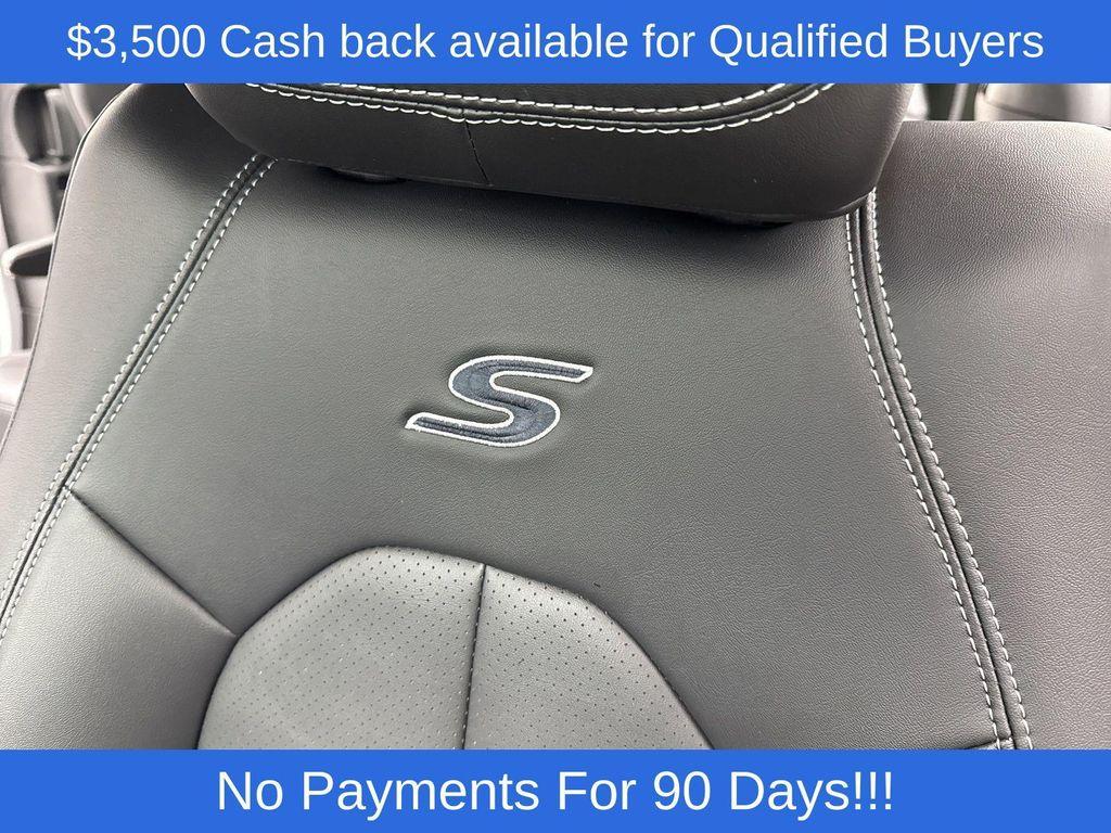 new 2026 Chrysler Pacifica car, priced at $44,685