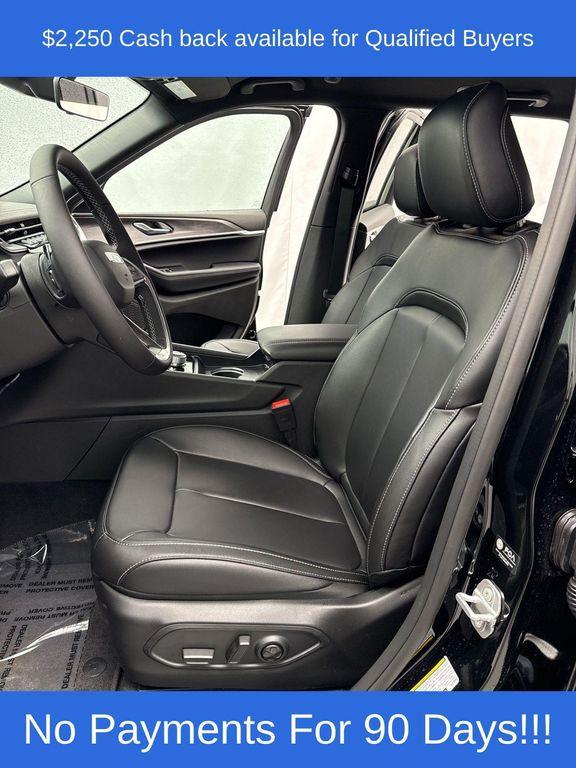 new 2025 Jeep Grand Cherokee car, priced at $41,616