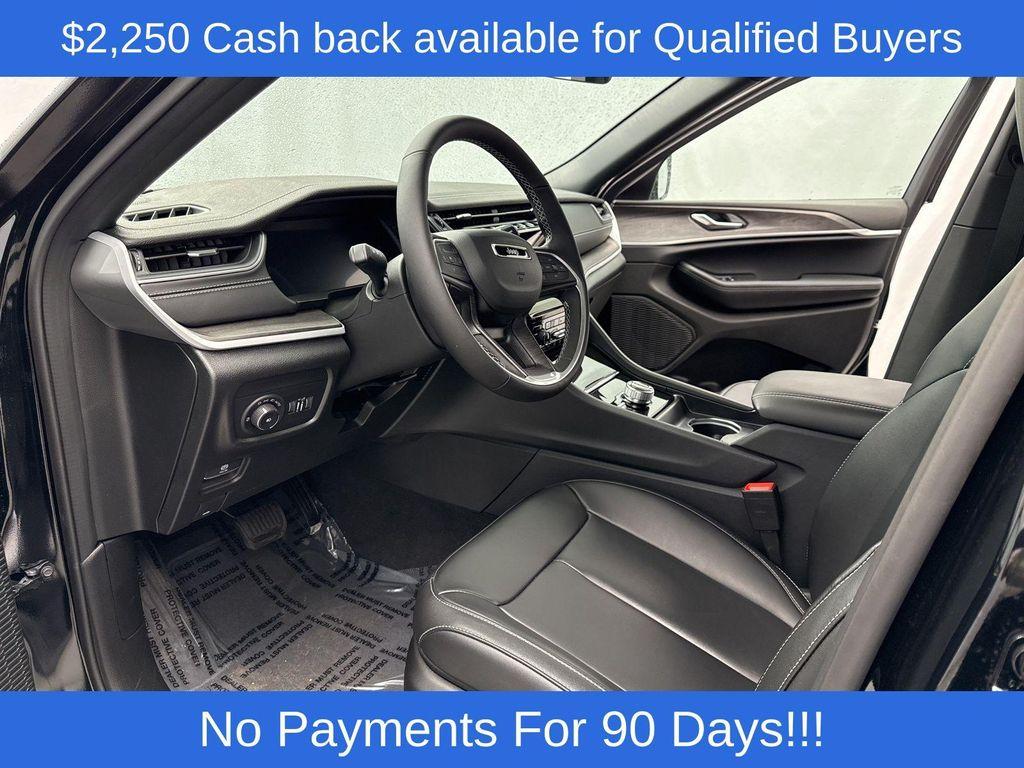 new 2025 Jeep Grand Cherokee car, priced at $41,616