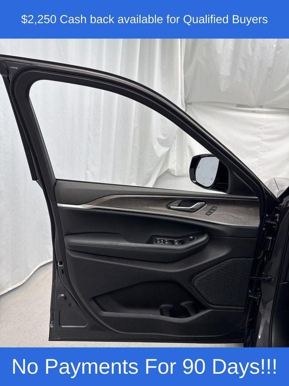 new 2025 Jeep Grand Cherokee car, priced at $47,231