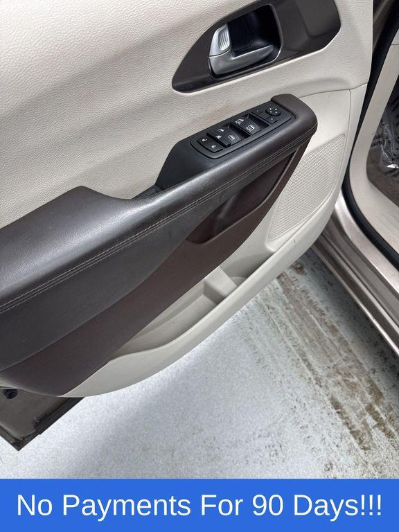 used 2017 Chrysler Pacifica car, priced at $11,998