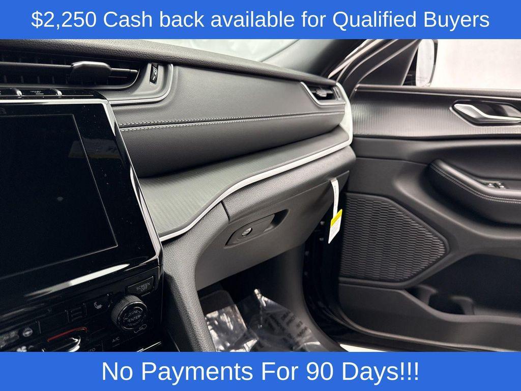 new 2025 Jeep Grand Cherokee car, priced at $42,833