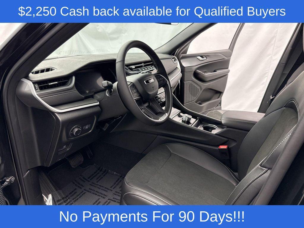 new 2025 Jeep Grand Cherokee car, priced at $42,833