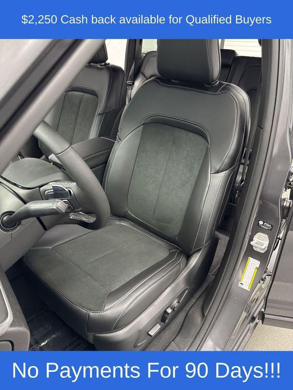 new 2025 Jeep Grand Cherokee car, priced at $41,353