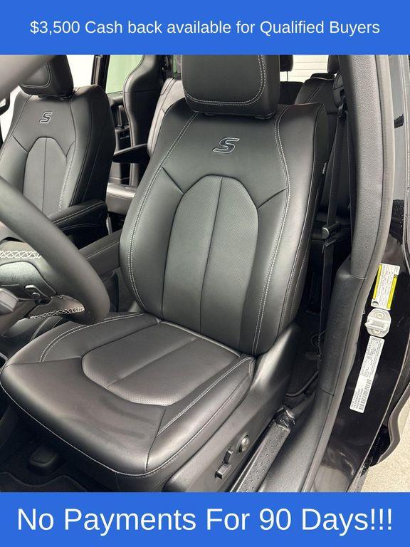 new 2026 Chrysler Pacifica car, priced at $46,014