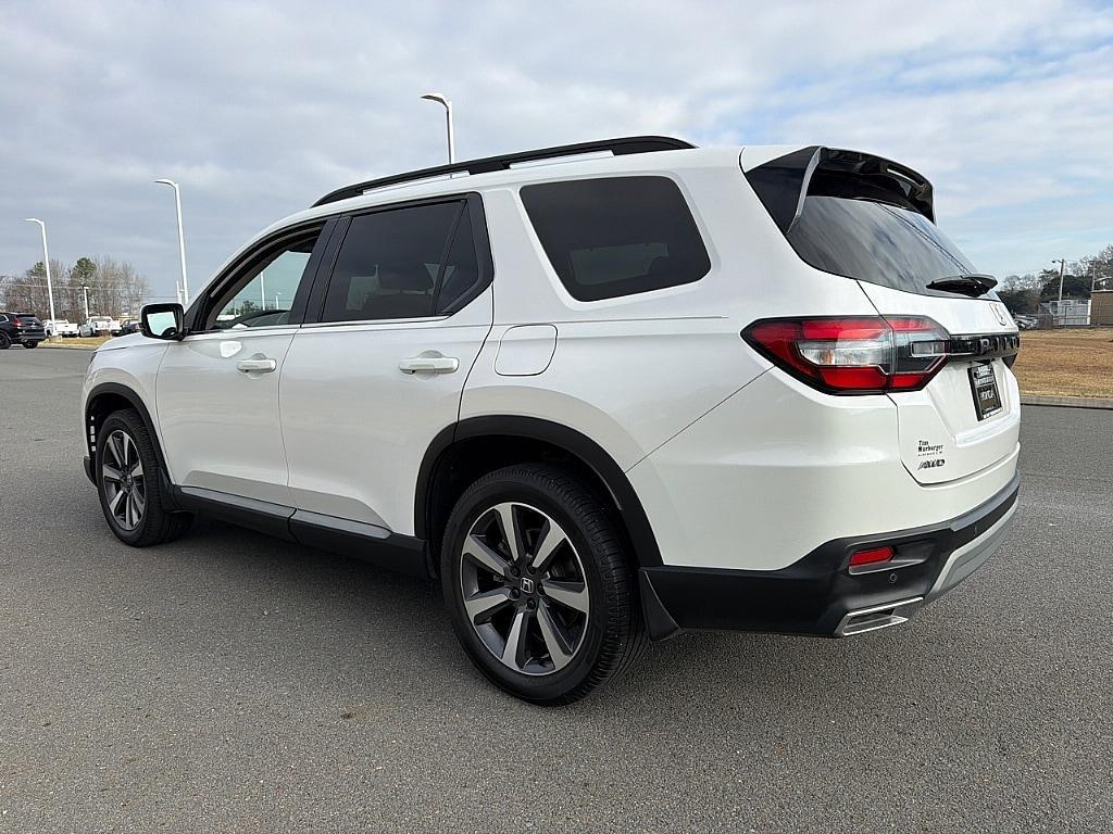 used 2023 Honda Pilot car, priced at $35,743
