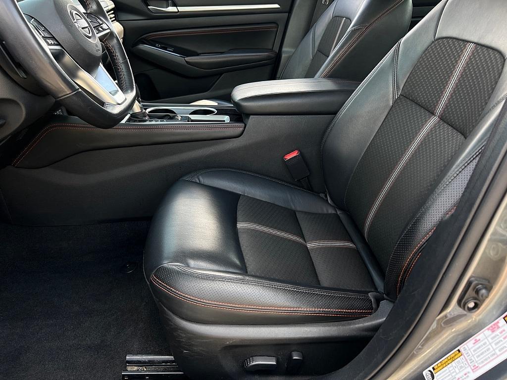 2023 Gun Metallic Nissan Altima