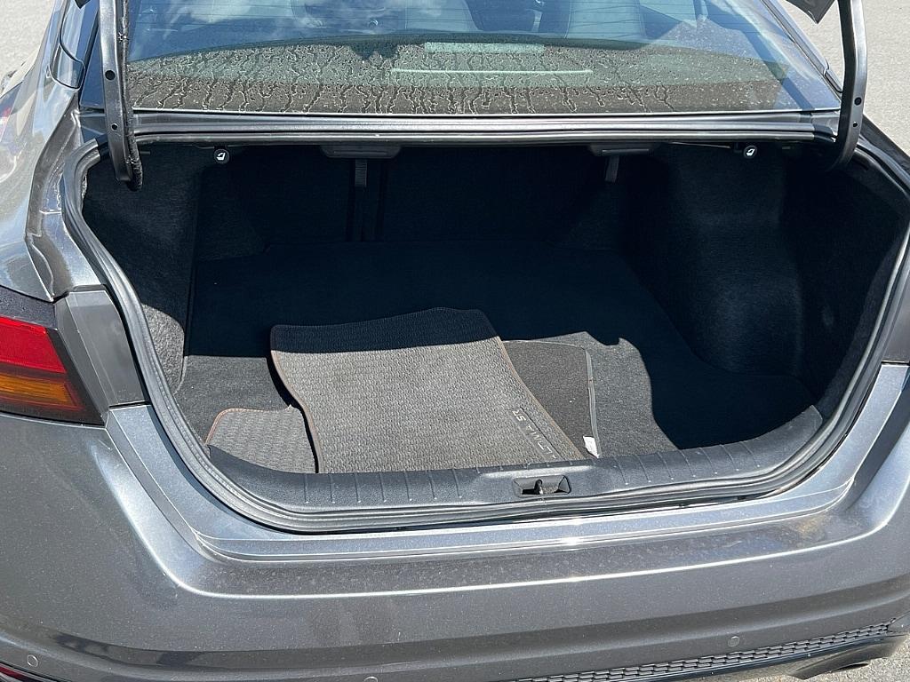 2023 Gun Metallic Nissan Altima