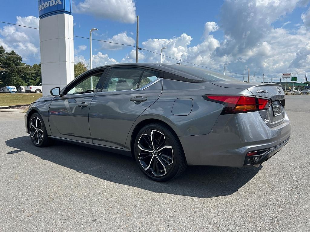 2023 Gun Metallic Nissan Altima