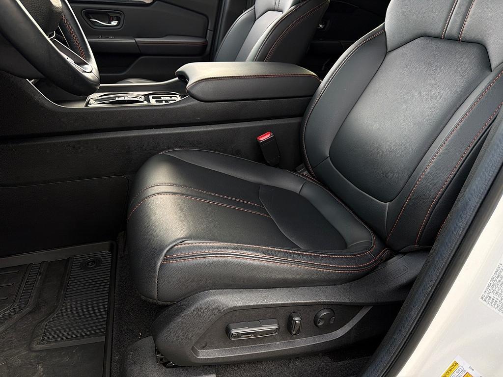 used 2025 Honda Pilot car, priced at $43,687