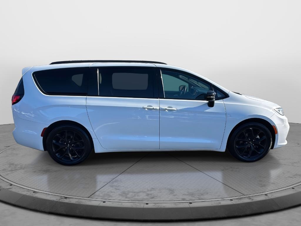 used 2025 Chrysler Pacifica car, priced at $30,991